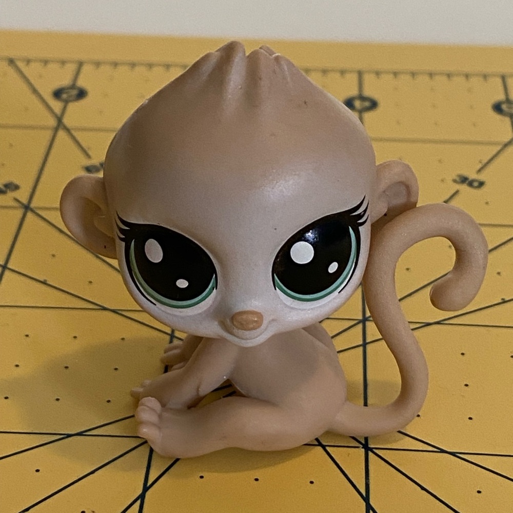 Littlest Pet Shop Authentic LPS #1-140 Mimsy Monkeyford Tan Monkey Green Eyes